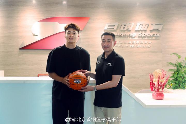华体会-北京男篮注册16人：赵睿3年C类合同加盟 方硕&amp;amp;翟晓川&amp;amp;丘天续约